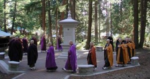 shasta-abbey-procession-470-2501